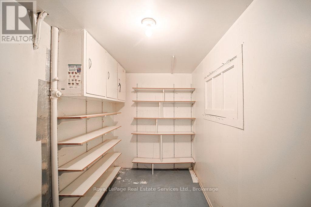 












3039 LAKESHORE ROAD W

,
Oakville (BR Bronte),




Ontario
L6L1J1

