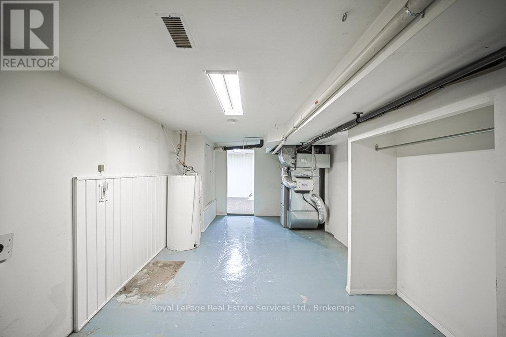 












3039 LAKESHORE ROAD W

,
Oakville (BR Bronte),




Ontario
L6L1J1

