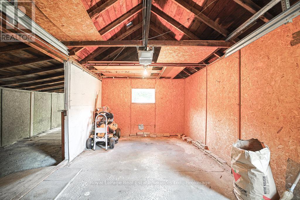












3039 LAKESHORE ROAD W

,
Oakville (BR Bronte),




Ontario
L6L1J1

