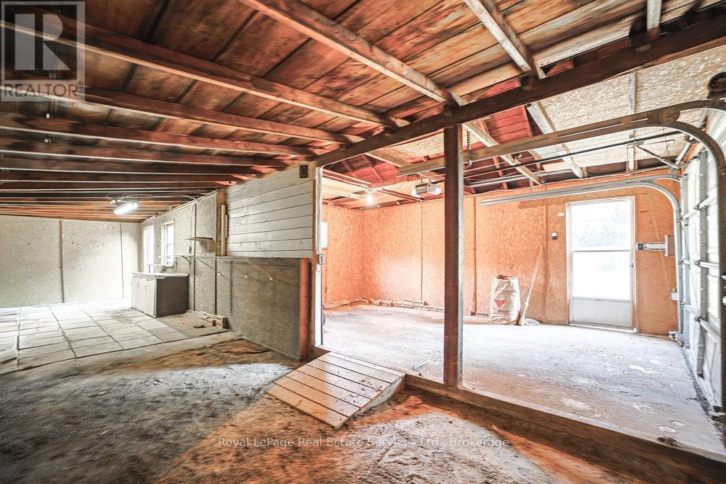 












3039 LAKESHORE ROAD W

,
Oakville (BR Bronte),




Ontario
L6L1J1


