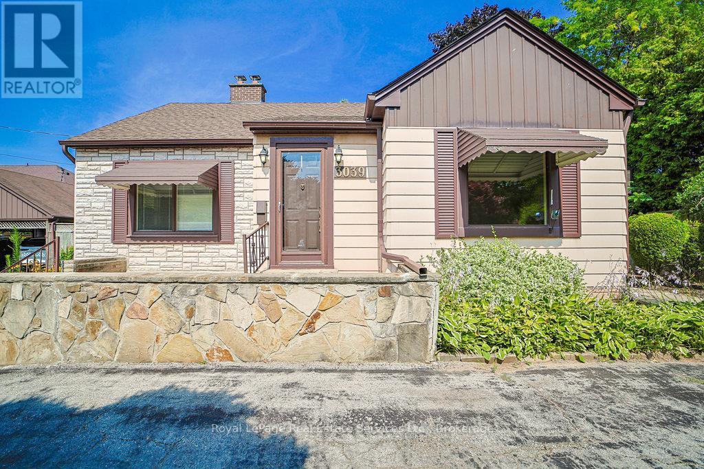 












3039 LAKESHORE ROAD W

,
Oakville (BR Bronte),




Ontario
L6L1J1

