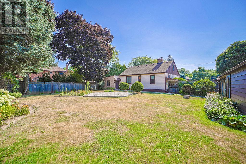 












3039 LAKESHORE ROAD W

,
Oakville (BR Bronte),




Ontario
L6L1J1

