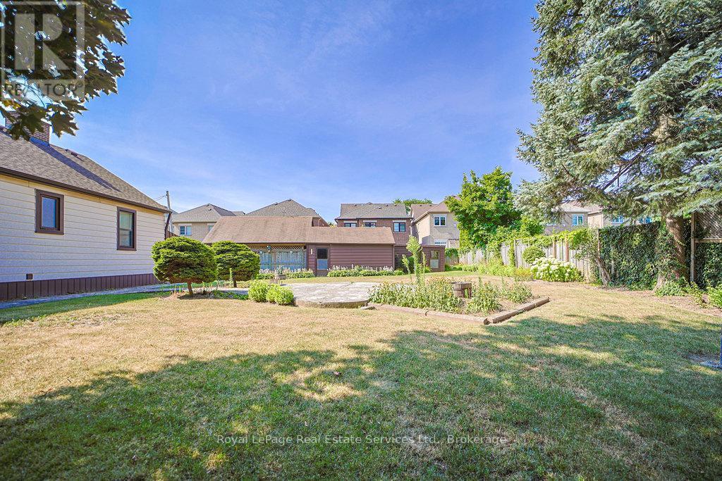 












3039 LAKESHORE ROAD W

,
Oakville (BR Bronte),




Ontario
L6L1J1

