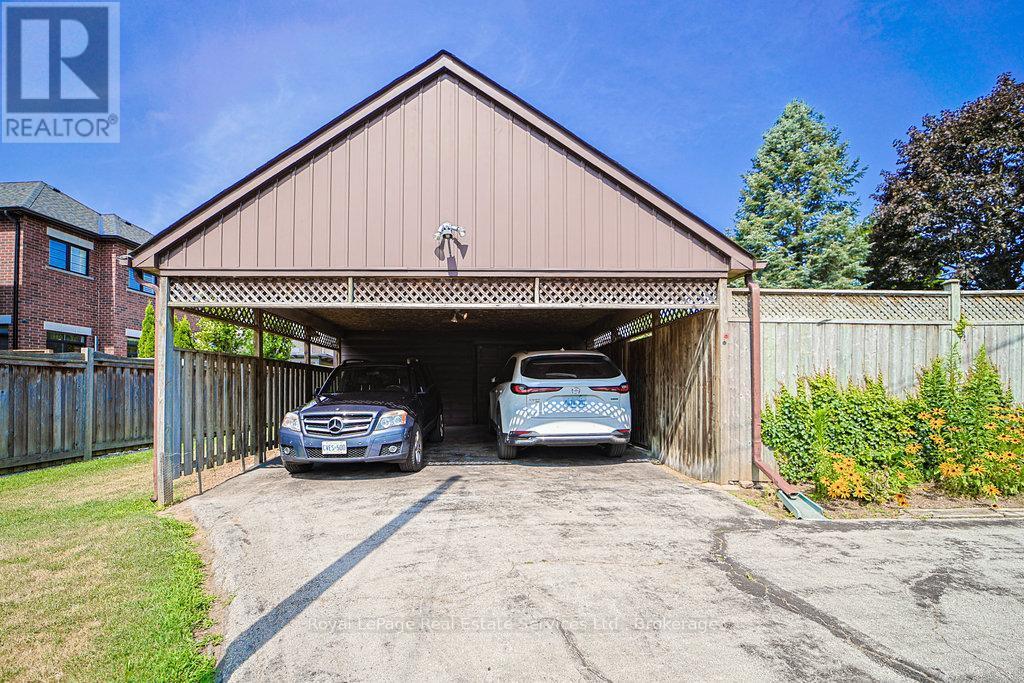 












3039 LAKESHORE ROAD W

,
Oakville (BR Bronte),




Ontario
L6L1J1

