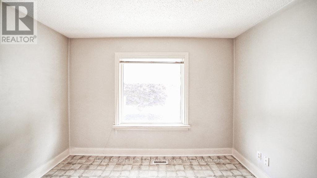 












3039 LAKESHORE ROAD W

,
Oakville (BR Bronte),




Ontario
L6L1J1

