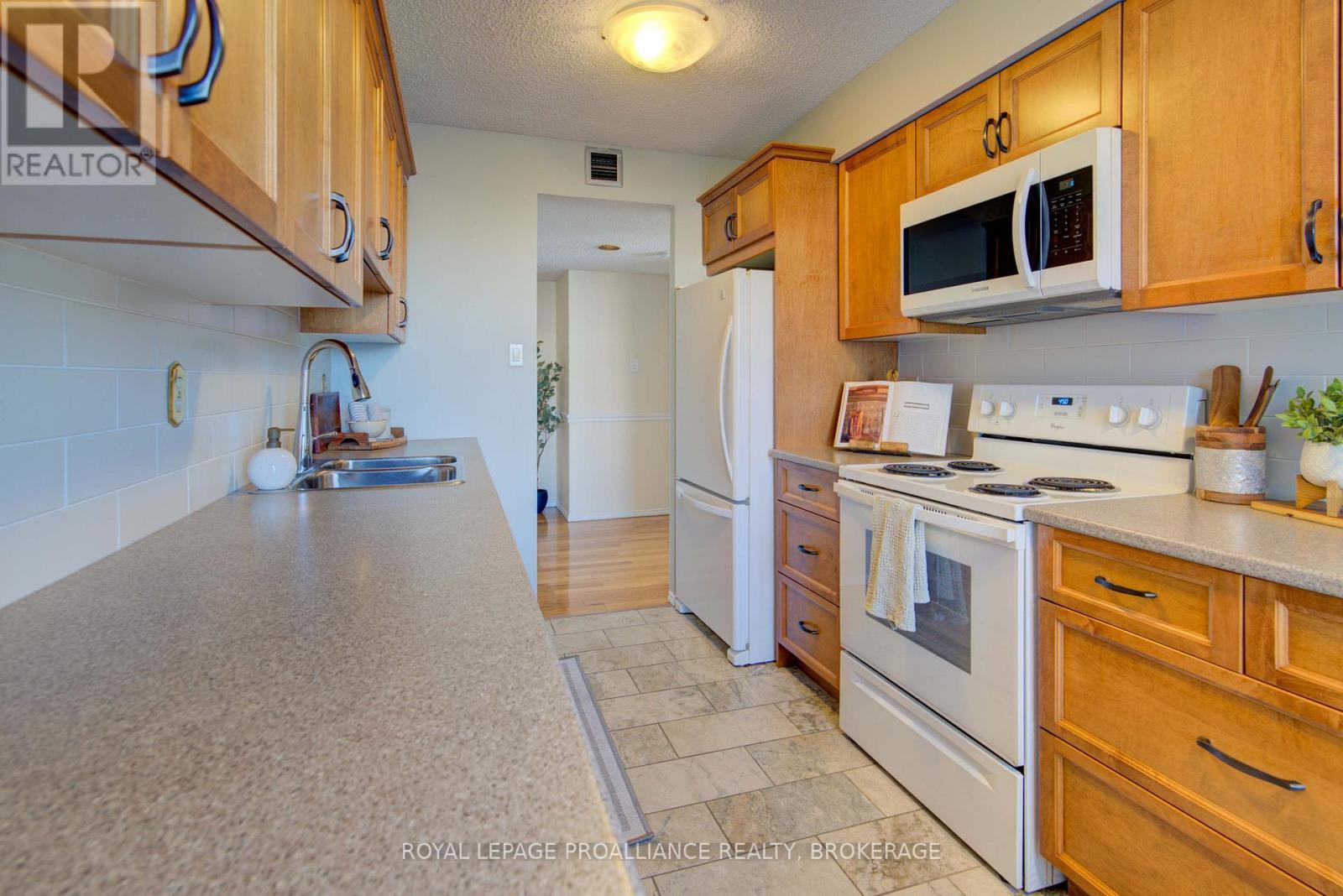 












602 - 185 ONTARIO STREET

,
Kingston (Central City East),




Ontario
K7L2Y7

