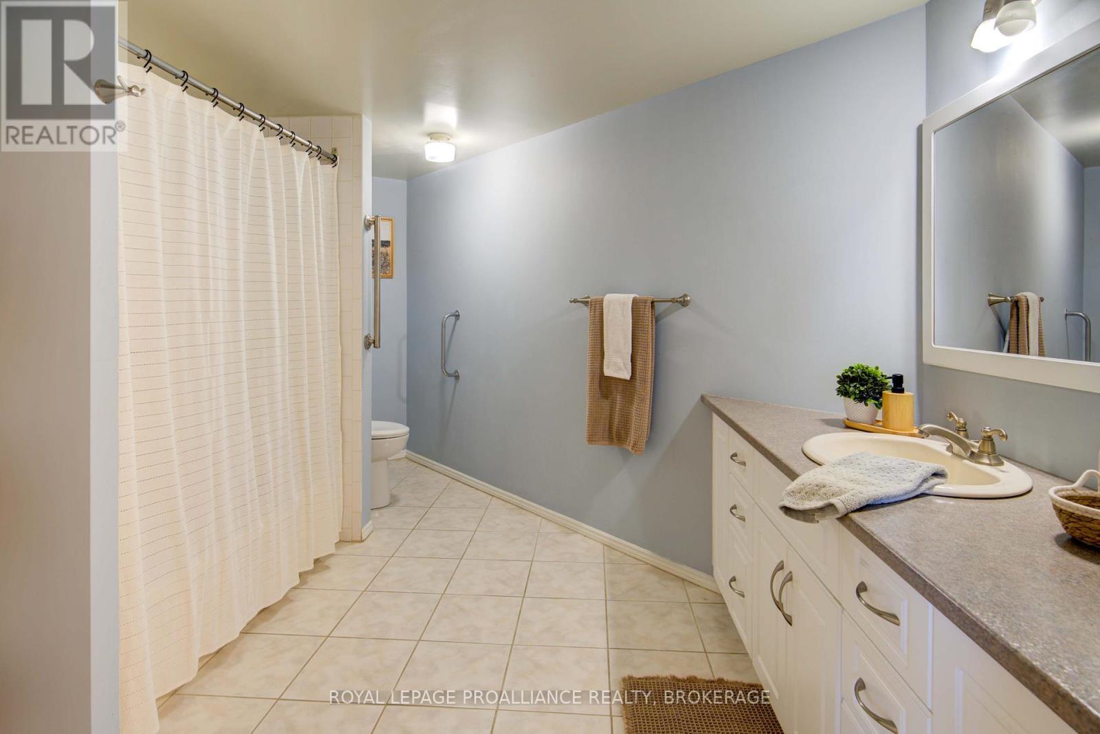 












602 - 185 ONTARIO STREET

,
Kingston (Central City East),




Ontario
K7L2Y7

