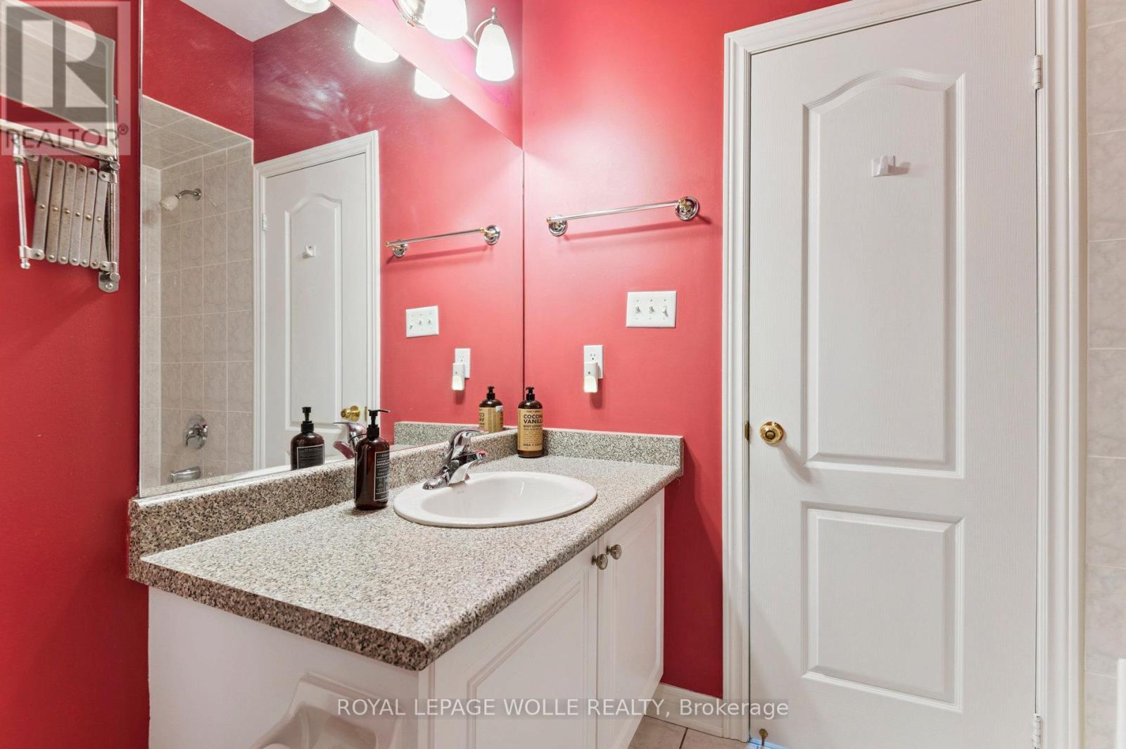 












14 - 19 NIAGARA DRIVE

,
Oshawa,




Ontario
L1G8G2

