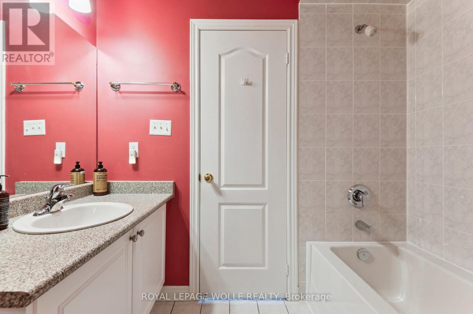 












14 - 19 NIAGARA DRIVE

,
Oshawa,




Ontario
L1G8G2

