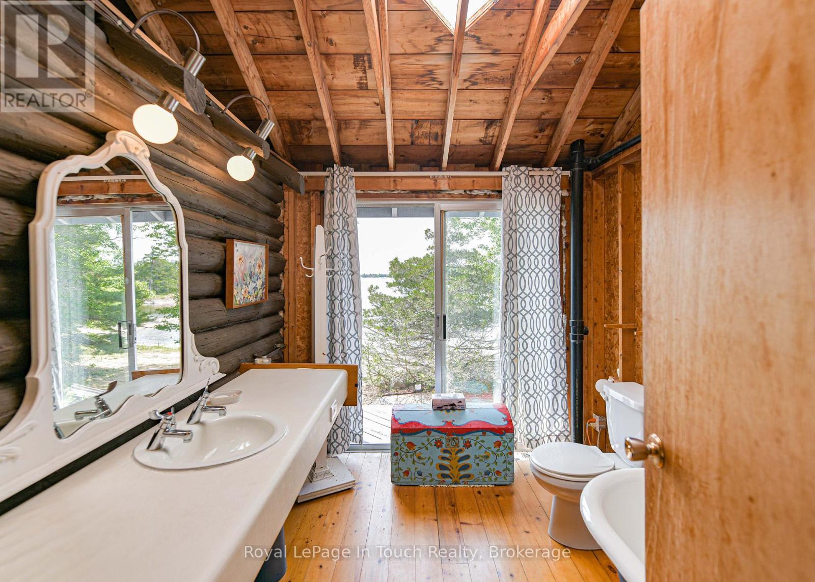 












1810 BONE ISLAND

,
Georgian Bay (Gibson),




Ontario
P0E1E0

