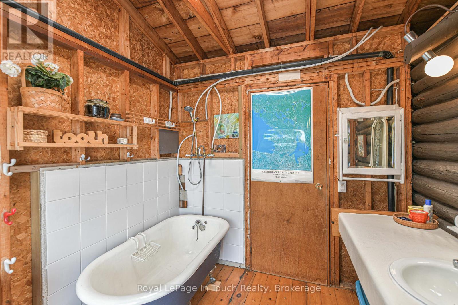 












1810 BONE ISLAND

,
Georgian Bay (Gibson),




Ontario
P0E1E0

