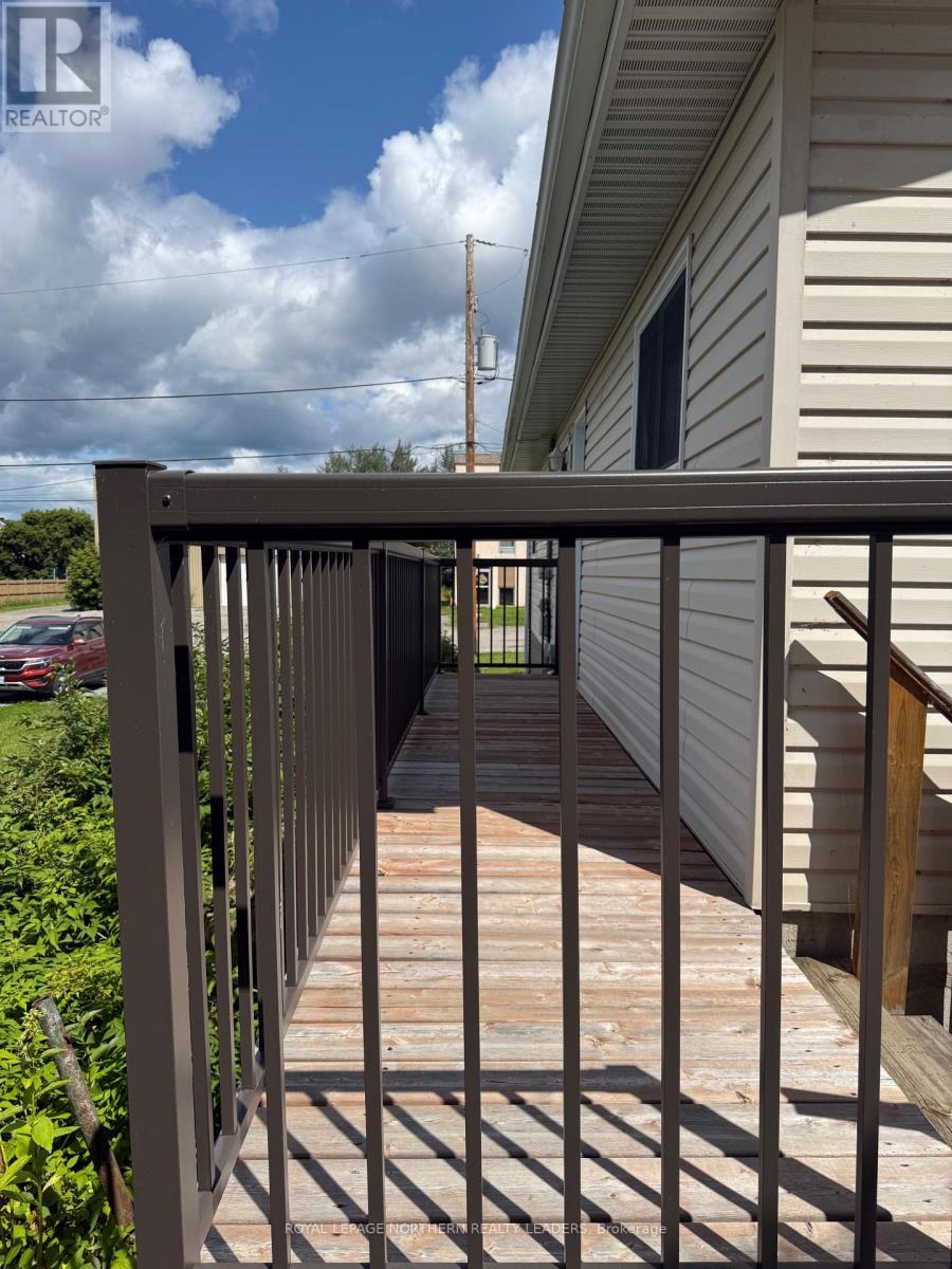 












119 DIXON STREET

,
Timmins (Porcupine - East),




Ontario
P0N1C0

