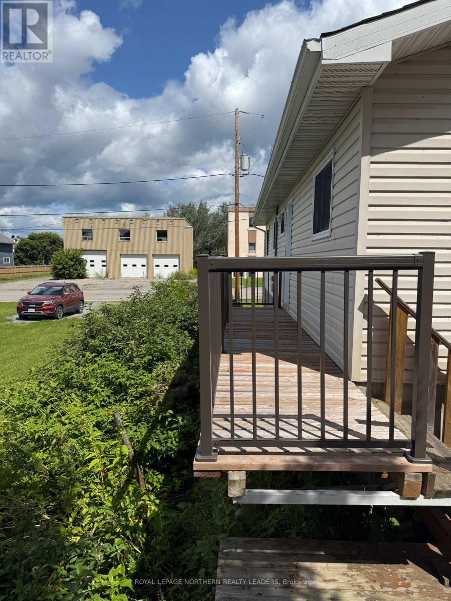












119 DIXON STREET

,
Timmins (Porcupine - East),




Ontario
P0N1C0

