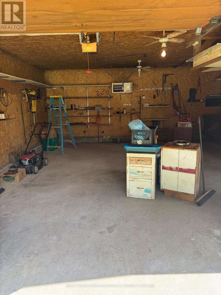












119 DIXON STREET

,
Timmins (Porcupine - East),




Ontario
P0N1C0

