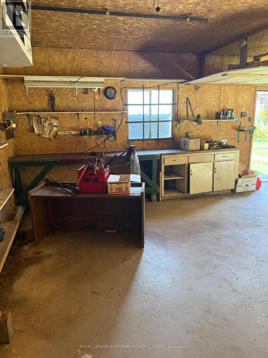 












119 DIXON STREET

,
Timmins (Porcupine - East),




Ontario
P0N1C0

