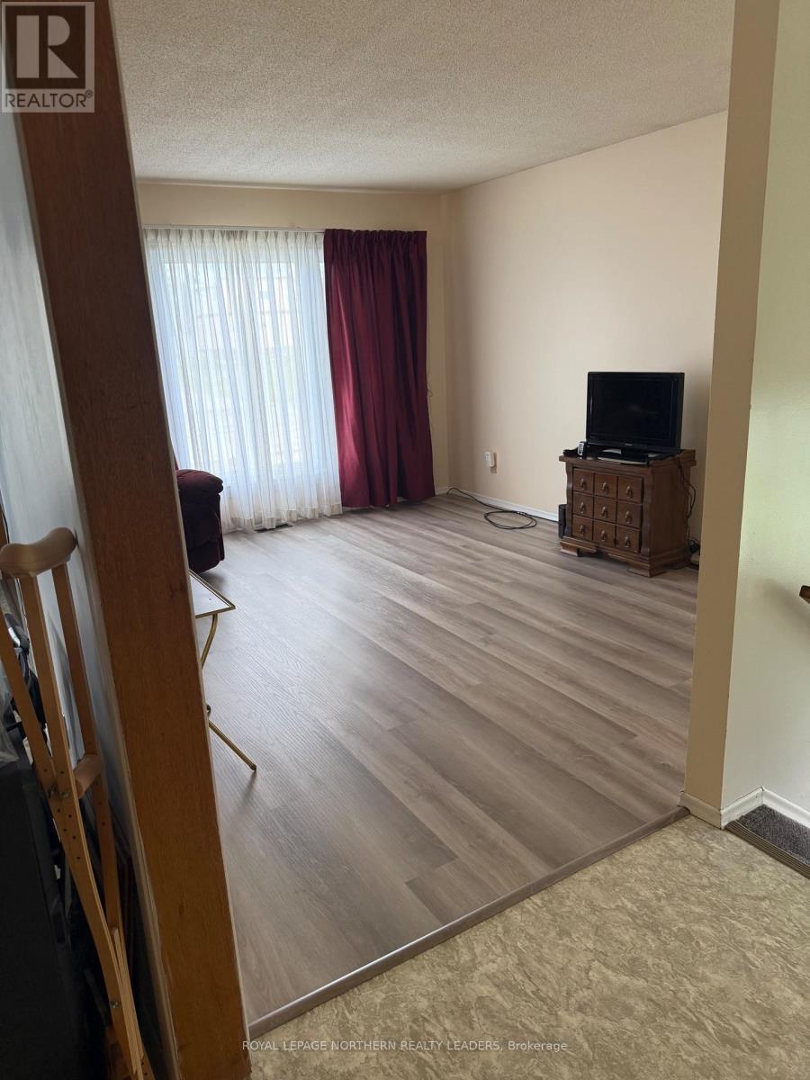 












119 DIXON STREET

,
Timmins (Porcupine - East),




Ontario
P0N1C0

