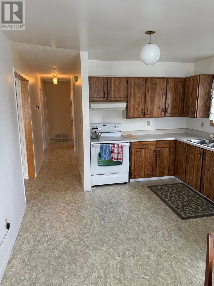 












119 DIXON STREET

,
Timmins (Porcupine - East),




Ontario
P0N1C0

