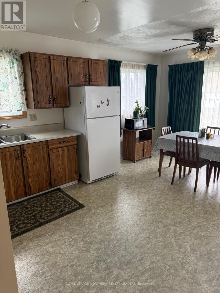 












119 DIXON STREET

,
Timmins (Porcupine - East),




Ontario
P0N1C0

