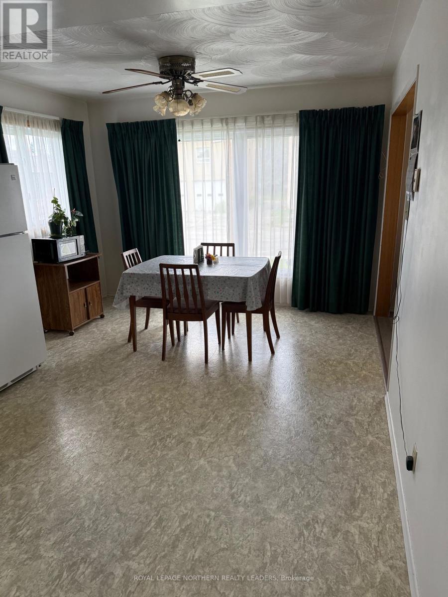 












119 DIXON STREET

,
Timmins (Porcupine - East),




Ontario
P0N1C0

