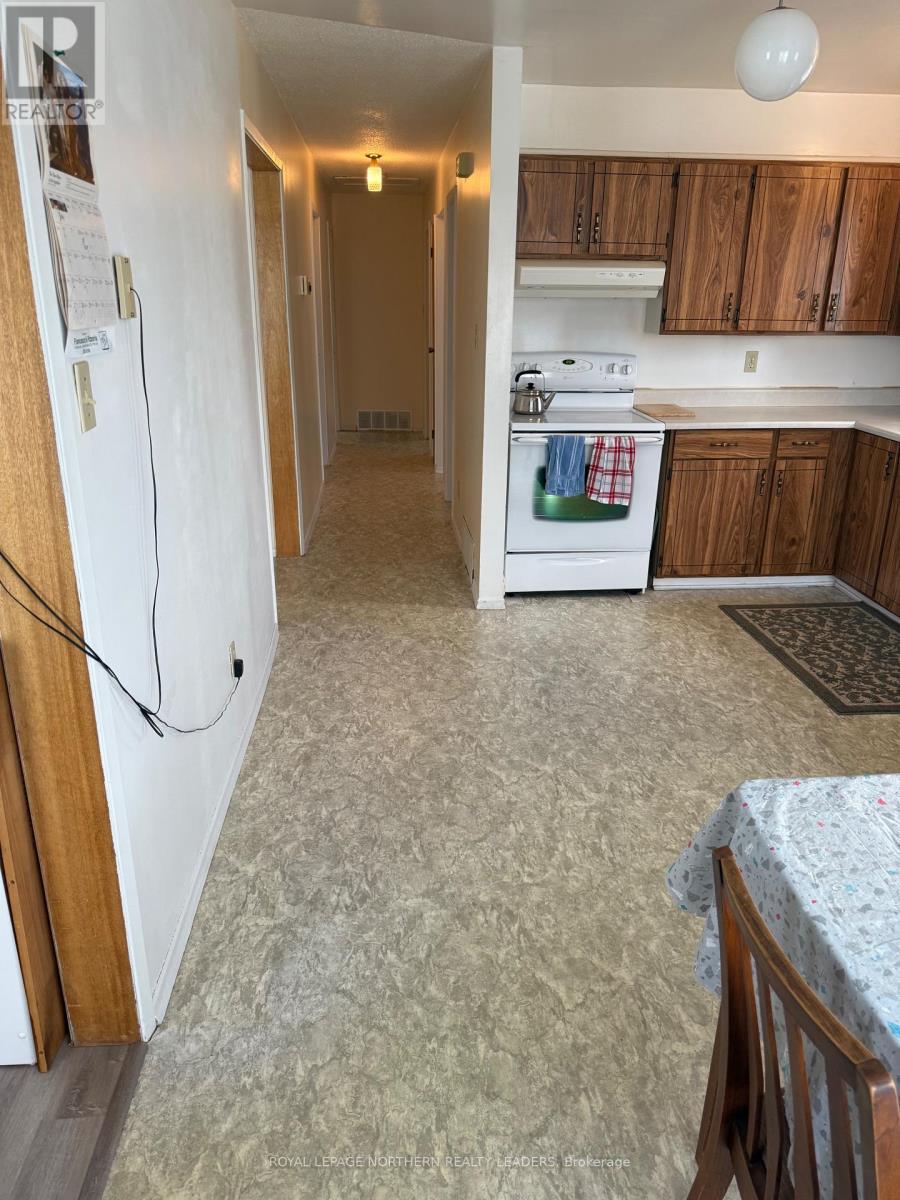












119 DIXON STREET

,
Timmins (Porcupine - East),




Ontario
P0N1C0

