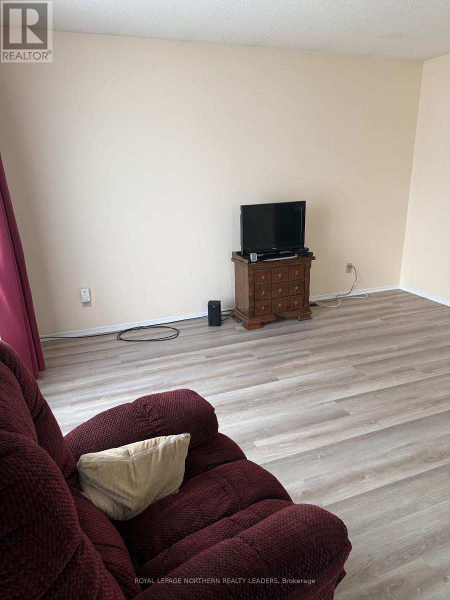 












119 DIXON STREET

,
Timmins (Porcupine - East),




Ontario
P0N1C0

