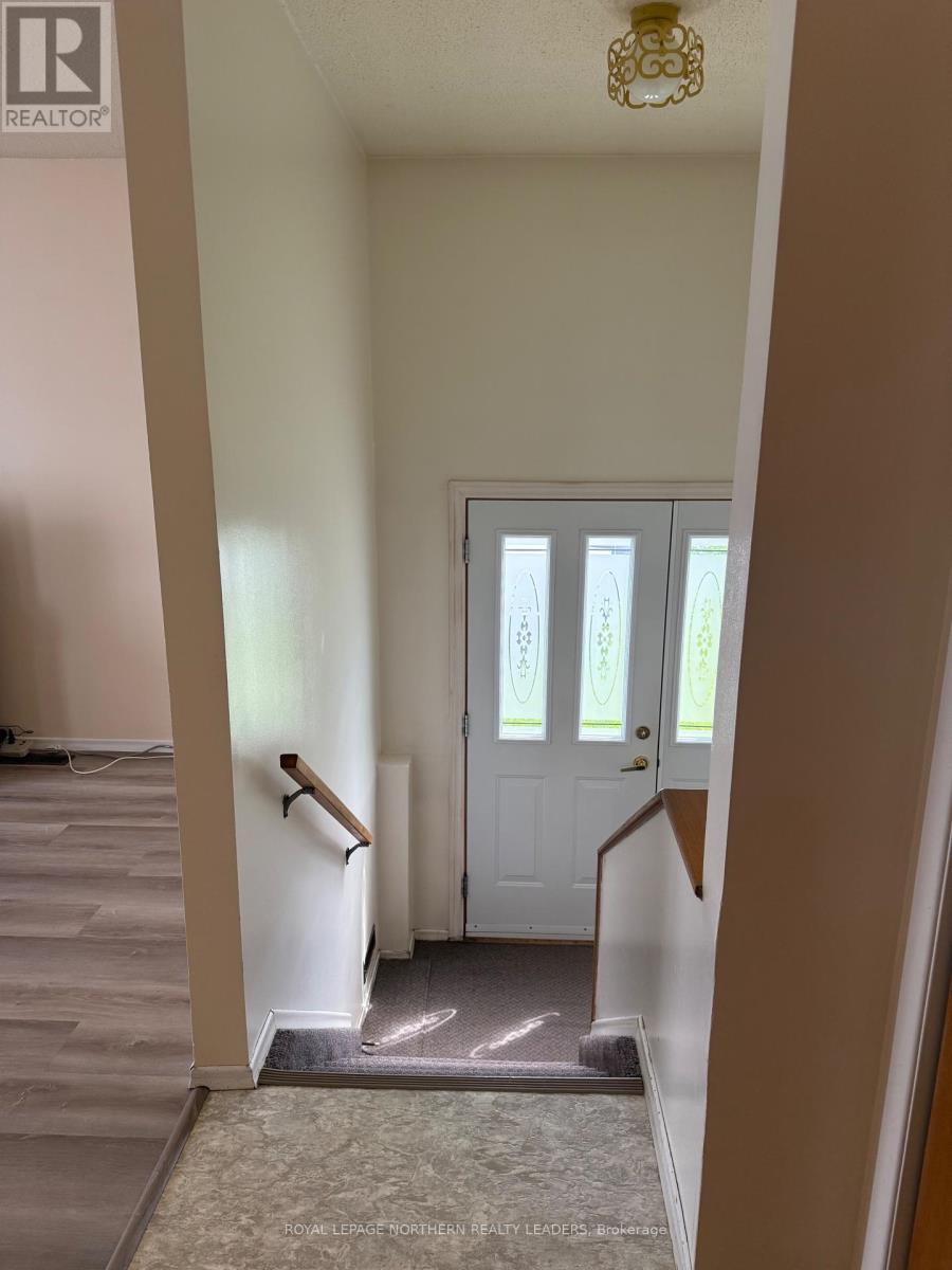 












119 DIXON STREET

,
Timmins (Porcupine - East),




Ontario
P0N1C0

