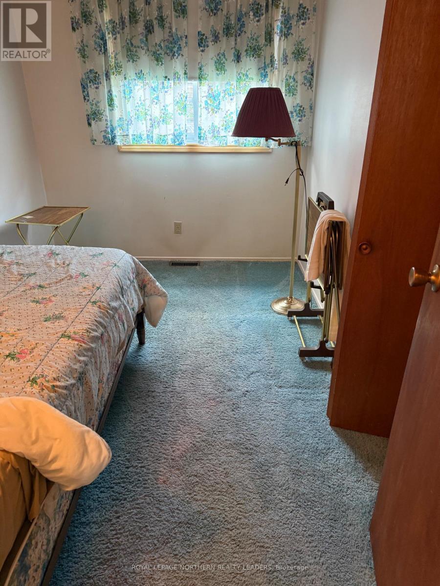 












119 DIXON STREET

,
Timmins (Porcupine - East),




Ontario
P0N1C0

