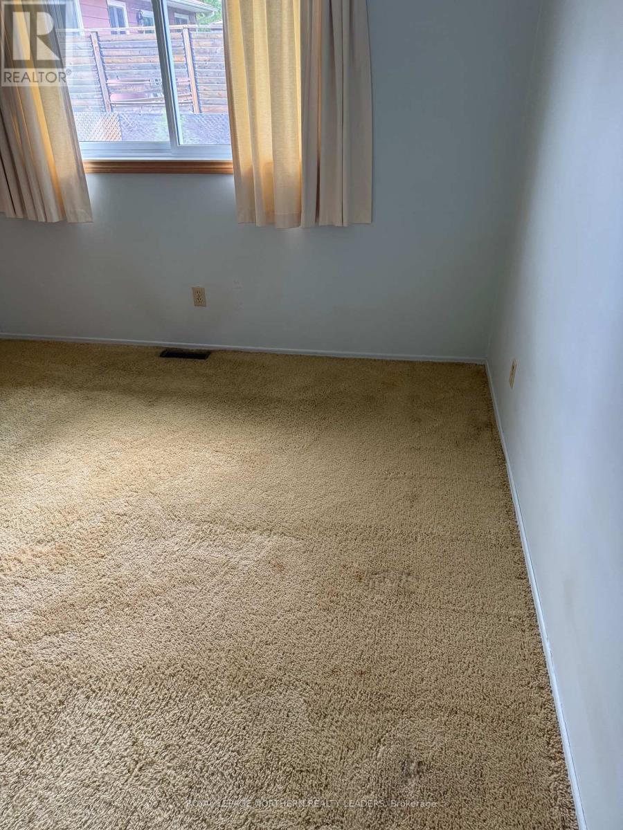 












119 DIXON STREET

,
Timmins (Porcupine - East),




Ontario
P0N1C0

