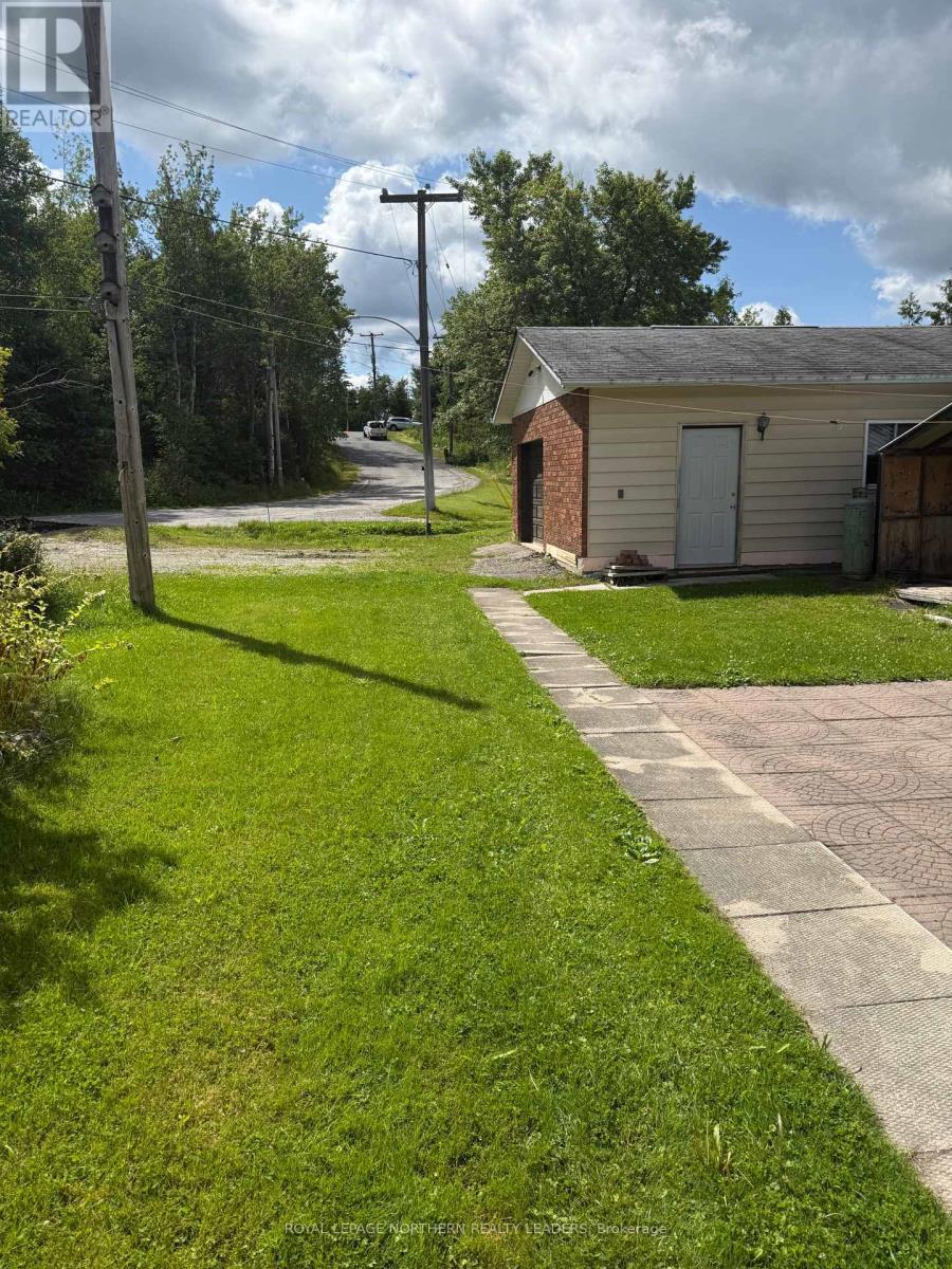 












119 DIXON STREET

,
Timmins (Porcupine - East),




Ontario
P0N1C0

