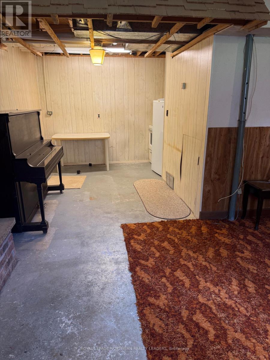 












119 DIXON STREET

,
Timmins (Porcupine - East),




Ontario
P0N1C0

