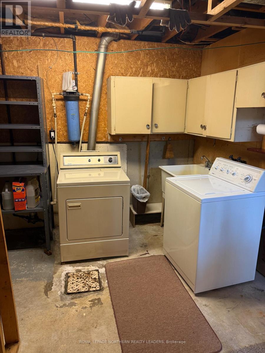 












119 DIXON STREET

,
Timmins (Porcupine - East),




Ontario
P0N1C0

