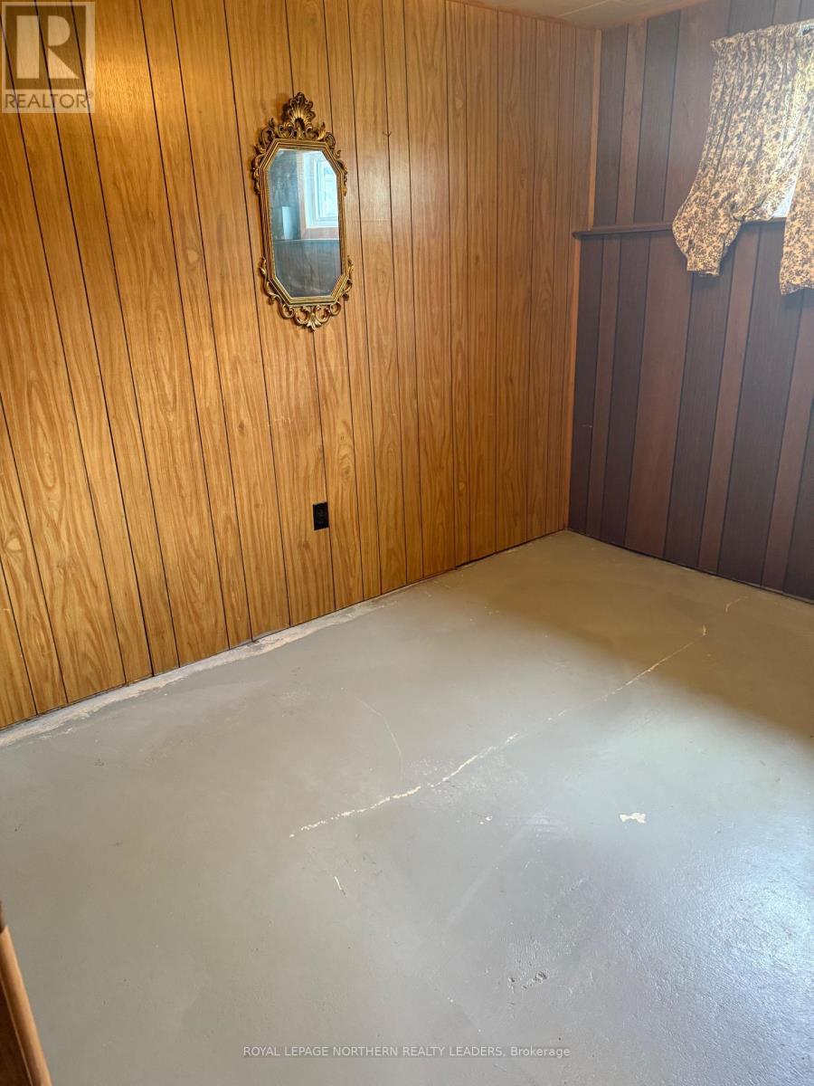 












119 DIXON STREET

,
Timmins (Porcupine - East),




Ontario
P0N1C0

