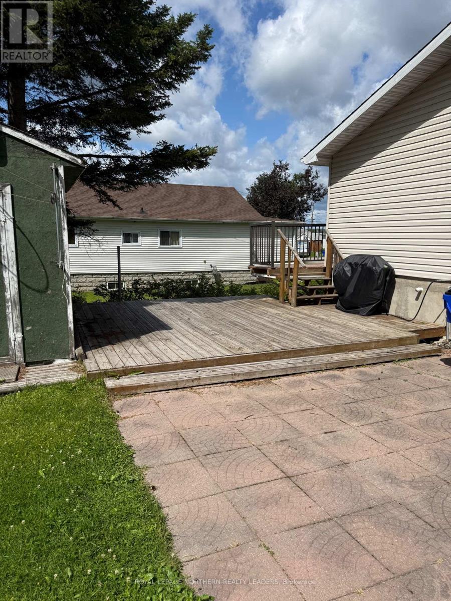












119 DIXON STREET

,
Timmins (Porcupine - East),




Ontario
P0N1C0


