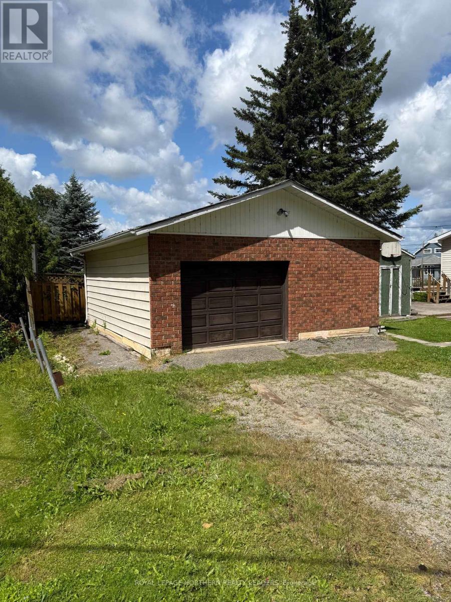 












119 DIXON STREET

,
Timmins (Porcupine - East),




Ontario
P0N1C0

