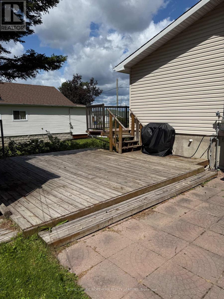 












119 DIXON STREET

,
Timmins (Porcupine - East),




Ontario
P0N1C0

