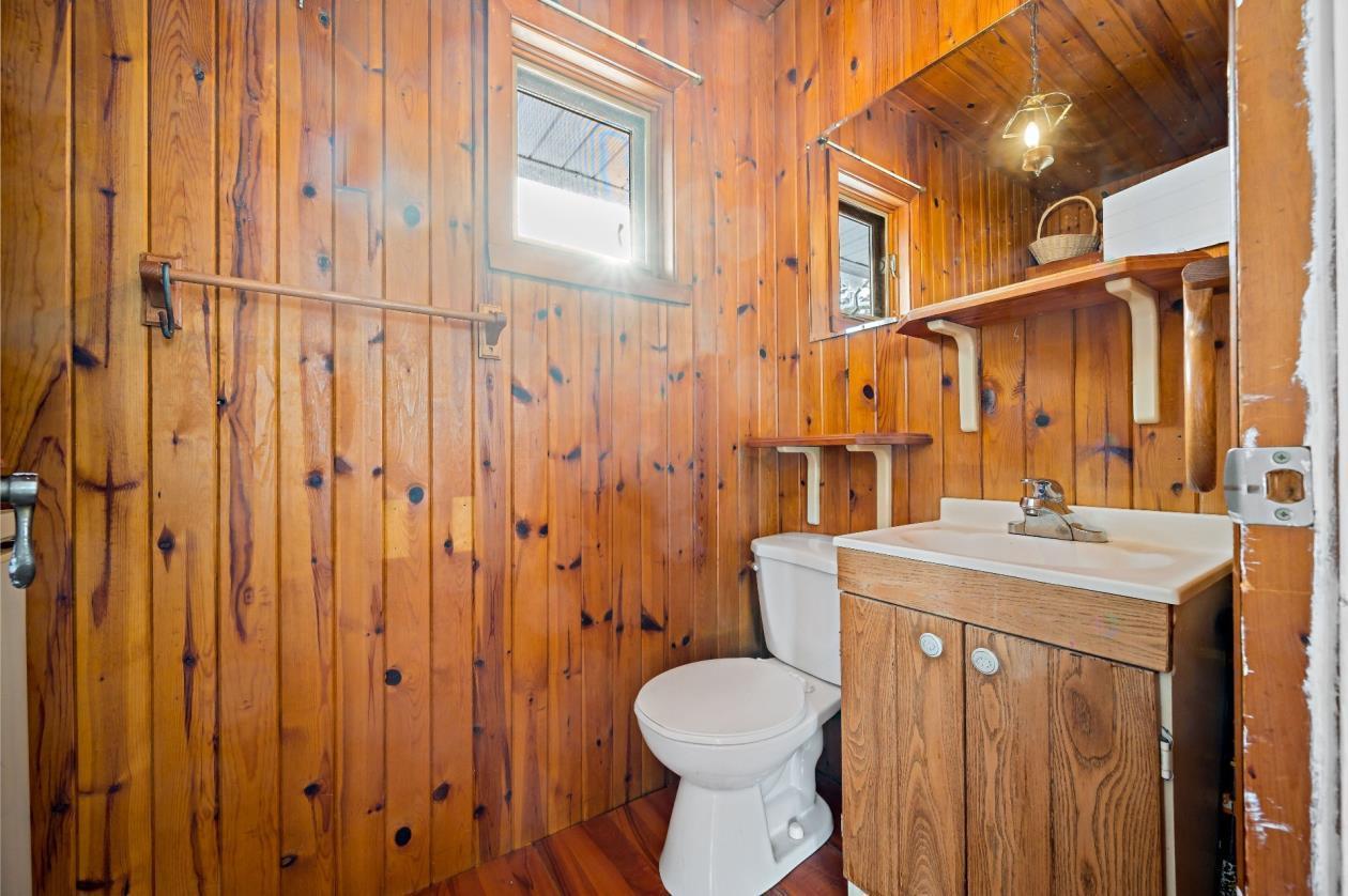 









105


Rue St-Germain

,
Mont-Tremblant,




QC
J8E1G5

