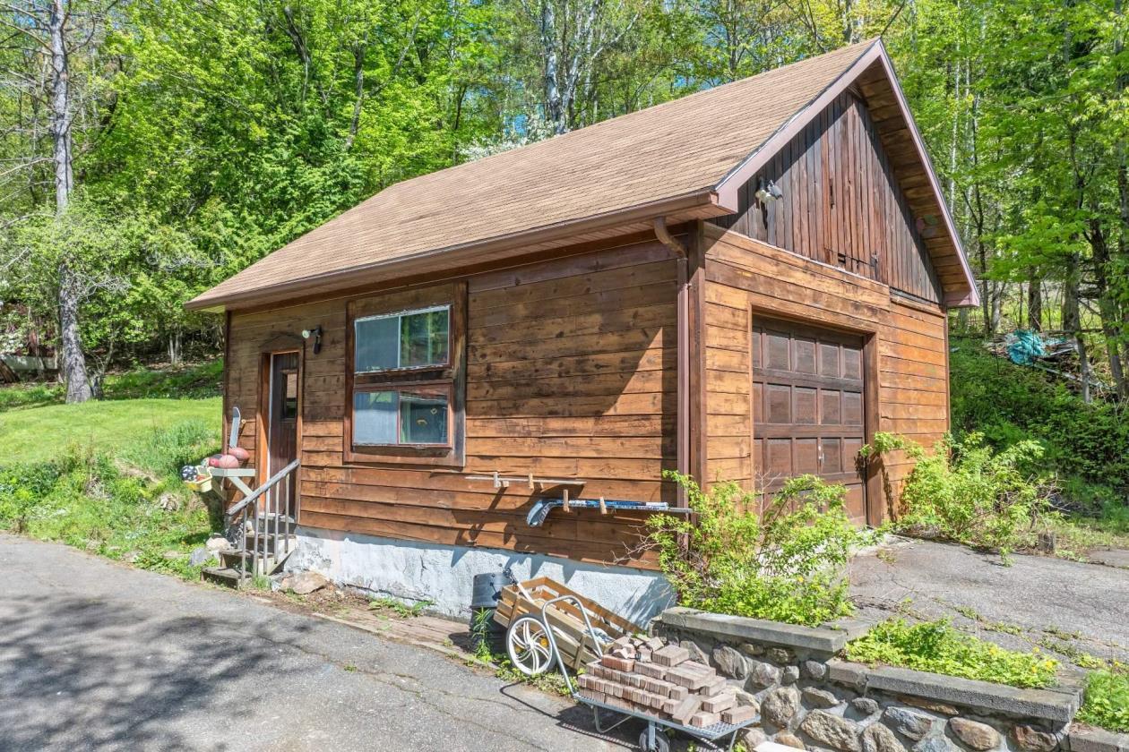 









105


Rue St-Germain

,
Mont-Tremblant,




QC
J8E1G5

