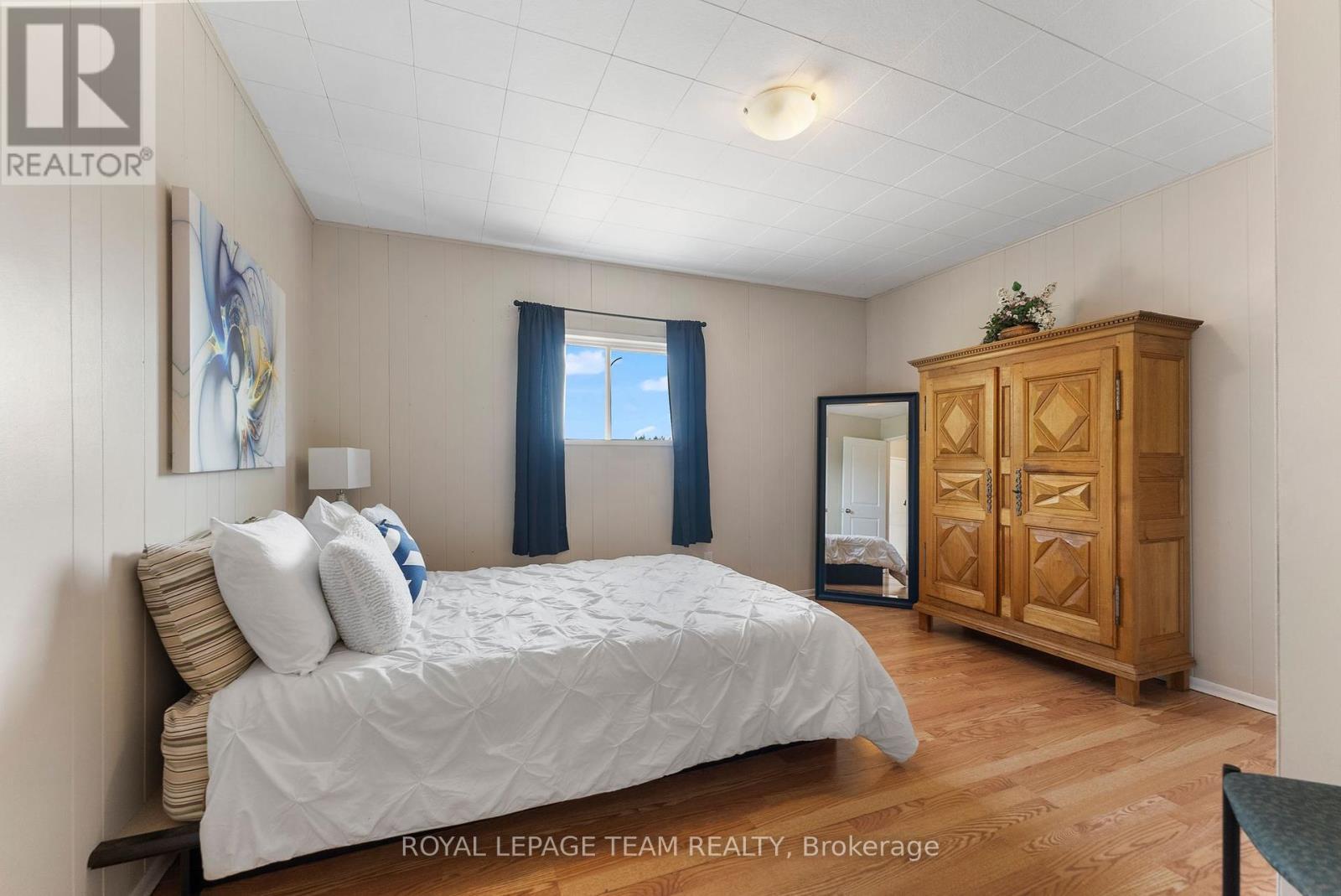 












636 MILL STREET

,
Greater Madawaska,




Ontario
K0J1H0

