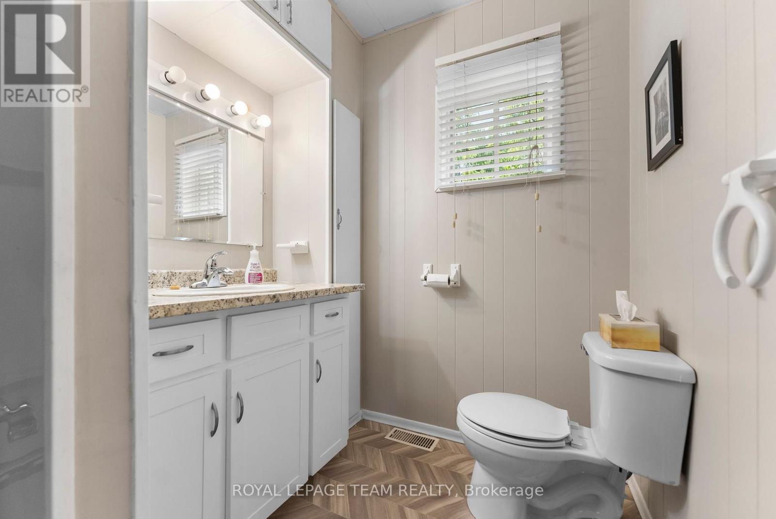 












636 MILL STREET

,
Greater Madawaska,




Ontario
K0J1H0

