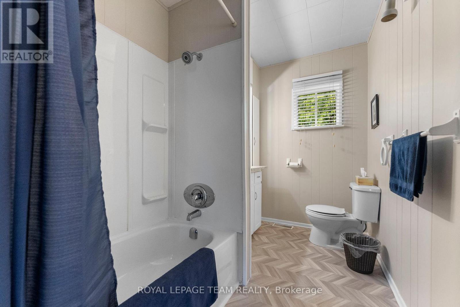 












636 MILL STREET

,
Greater Madawaska,




Ontario
K0J1H0

