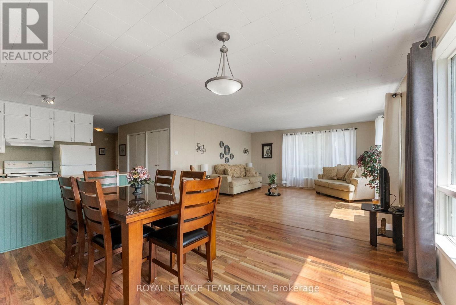 












636 MILL STREET

,
Greater Madawaska,




Ontario
K0J1H0

