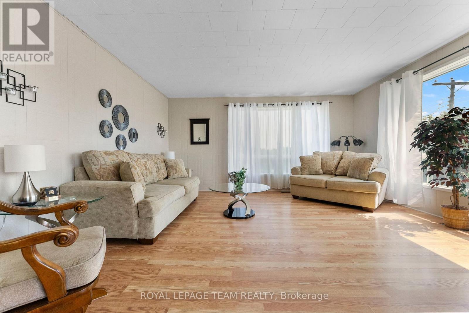 












636 MILL STREET

,
Greater Madawaska,




Ontario
K0J1H0

