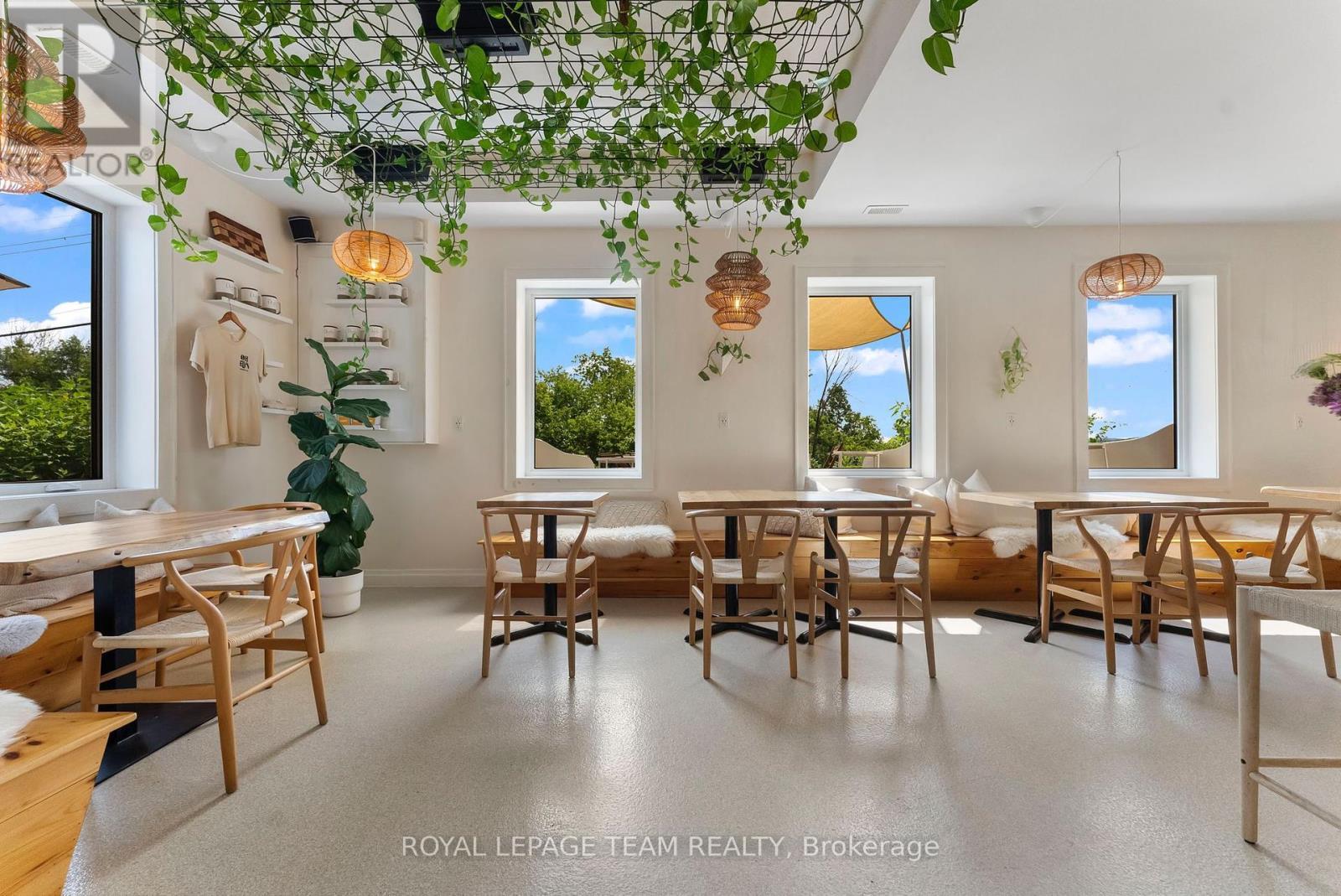 












636 MILL STREET

,
Greater Madawaska,




Ontario
K0J1H0

