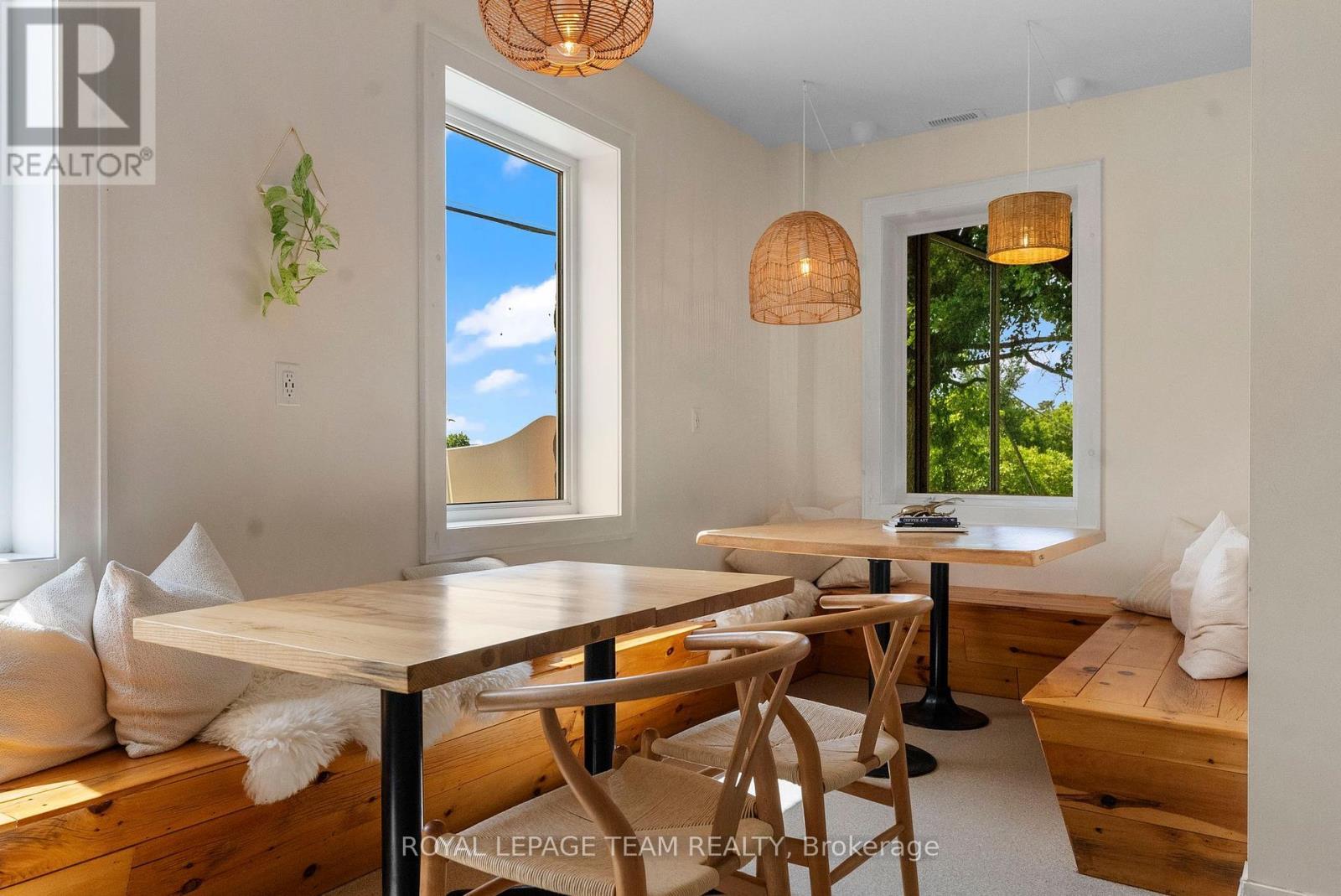 












636 MILL STREET

,
Greater Madawaska,




Ontario
K0J1H0

