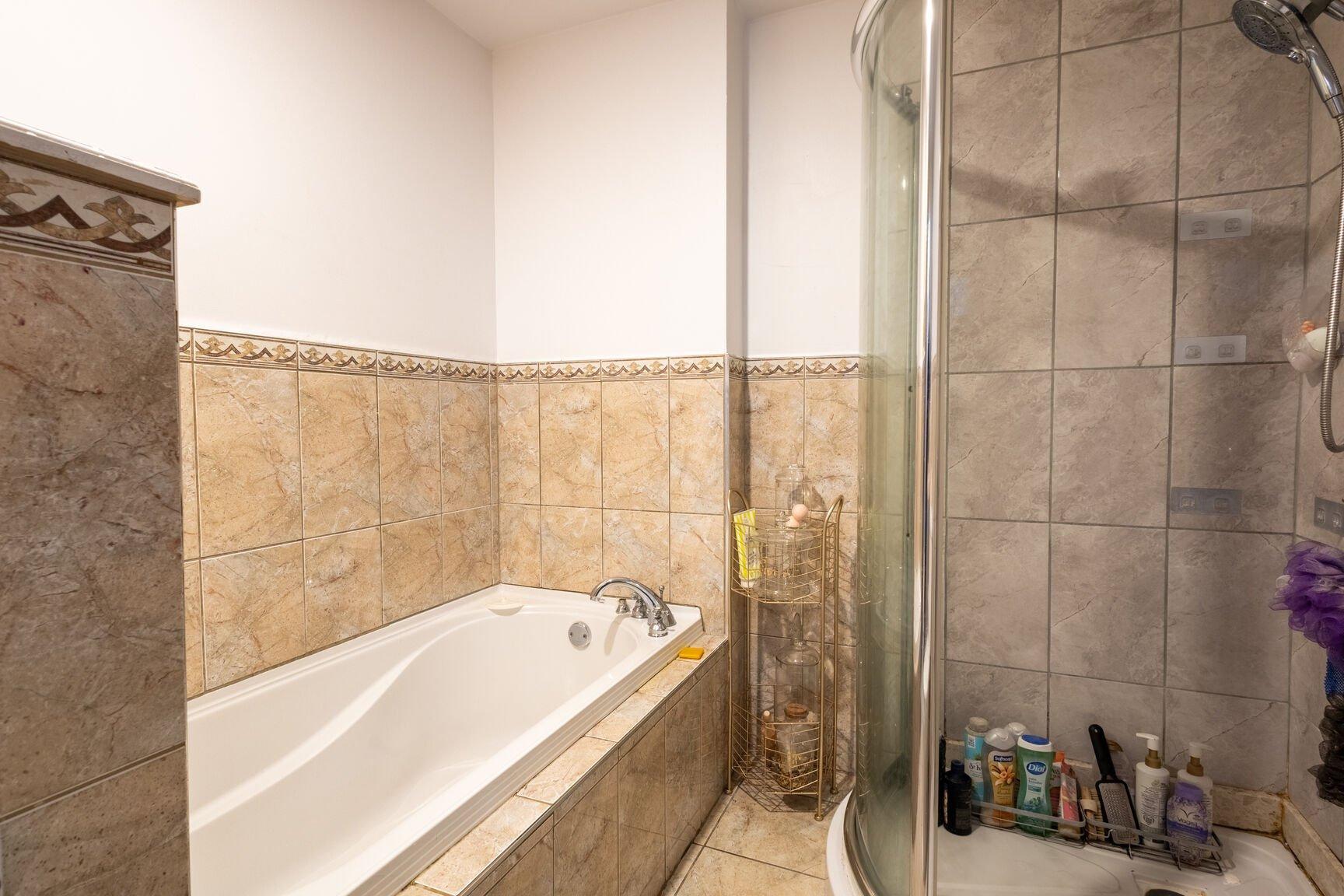 









6435

 - 6437


Rue Marie-Victorin

,
Montréal (Montréal-Nord),




QC
H1G2J2


