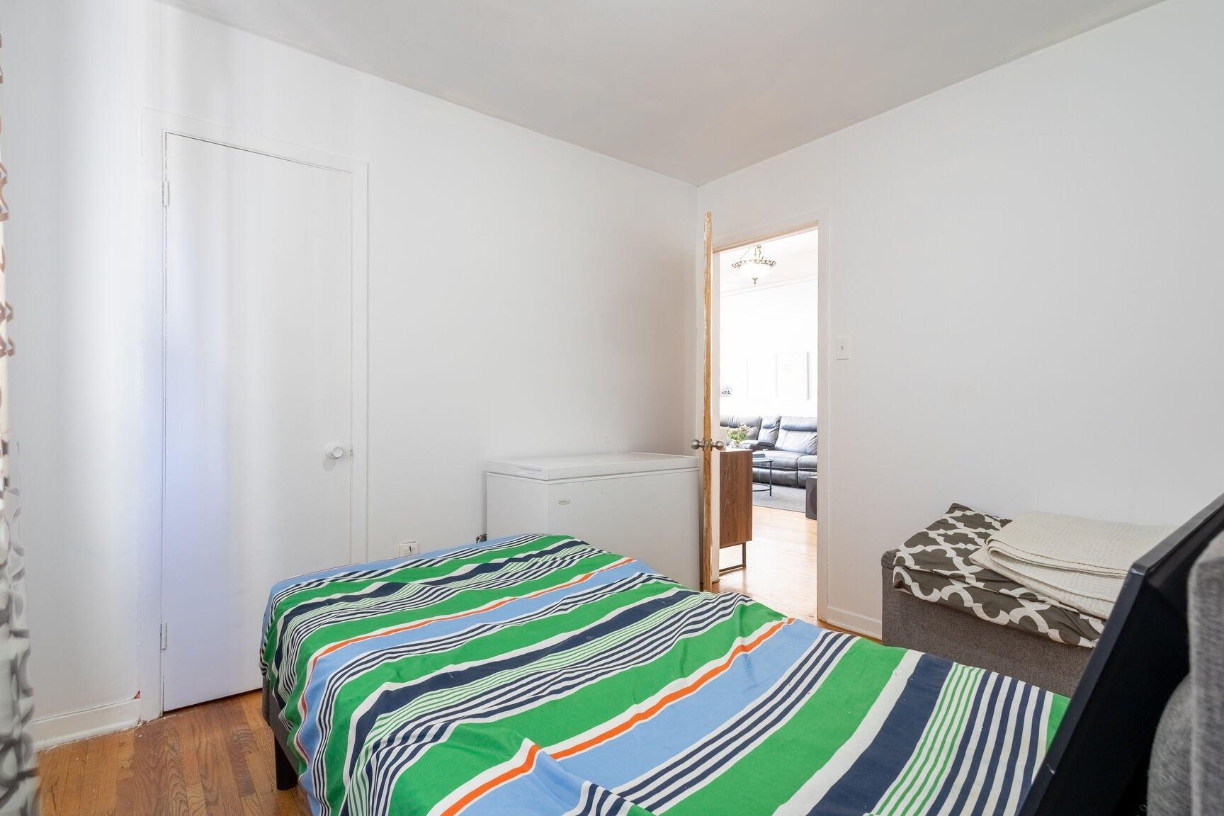 









6435

 - 6437


Rue Marie-Victorin

,
Montréal (Montréal-Nord),




QC
H1G2J2

