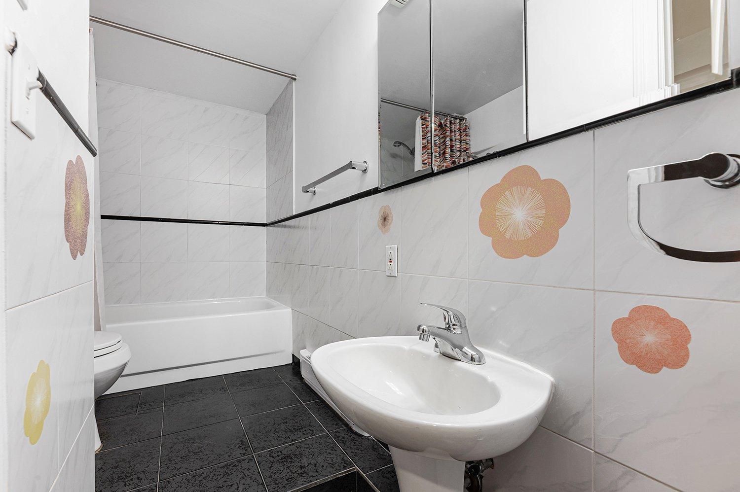









4082


Rue Drolet

,
Montréal (Le Plateau-Mont-Royal),




QC
H2W2L4

