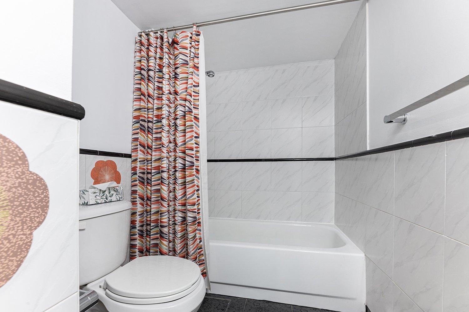 









4082


Rue Drolet

,
Montréal (Le Plateau-Mont-Royal),




QC
H2W2L4

