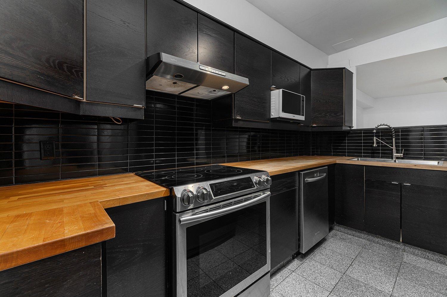 









4082


Rue Drolet

,
Montréal (Le Plateau-Mont-Royal),




QC
H2W2L4

