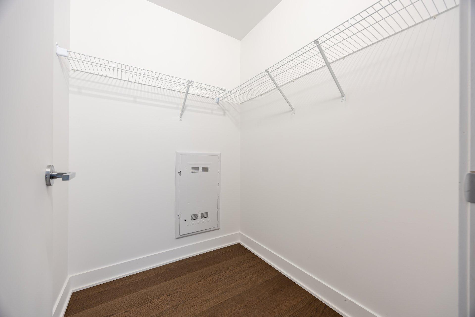 









1700


Rue Viola-Desmond

, 1011,
Montréal (LaSalle),




QC
H8N0H1

